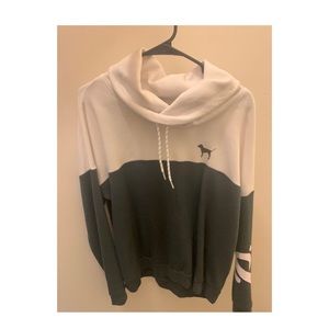 VS Pink scrunch-Knick hoodie